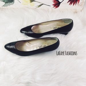 MODERN FASHION.  VAN ELI LEATHER PUMPS
